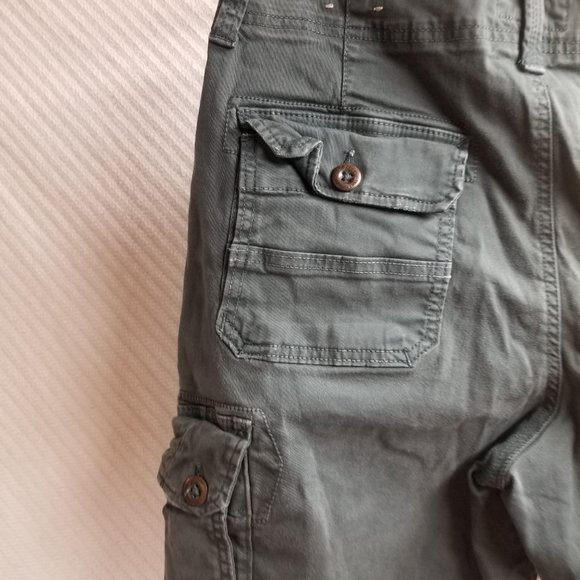 917 - American Eagle 32W Cargo Shorts - Picture 5 of 6